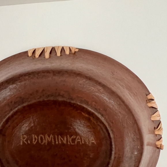 Vintage  Handmade Woven Rattan Rim Red Clay Pottery Bowl Dominicana 7.5" - Picture 6 of 6